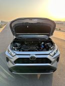 تويوتا راف ٤ XLE || PETROL || TOP CONDITION