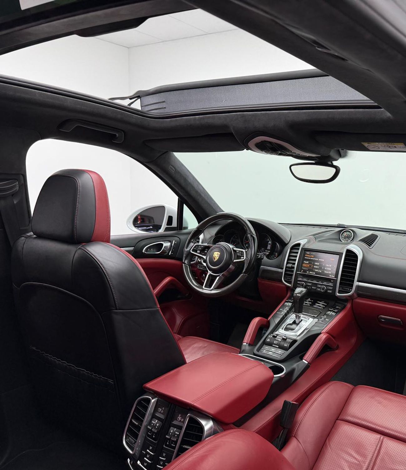 Porsche Cayenne GTS 3.6L 2016 Porsche Cayenne GTS, Carbon Fiber Interior, Fully Loaded, Excellent Condition, GCC