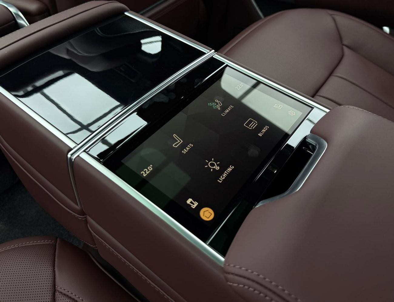 لاند روفر رينج روفر LWB Autobiography P530 4.4L 2025 Range Rover Autobiography P530,Warranty ,Excellent Condition ,Canad