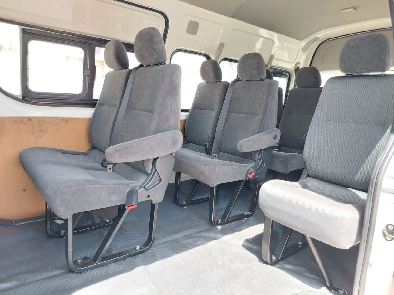 Toyota Hiace TOYOTA HIACE COMMUTER VAN RHD 2018 MODEL 3.0 L DIESEL AUTOMATIC(PM21278)