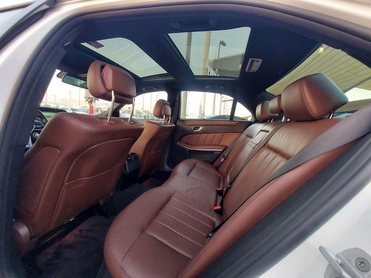 Mercedes-Benz E300 Premium + 2.0L