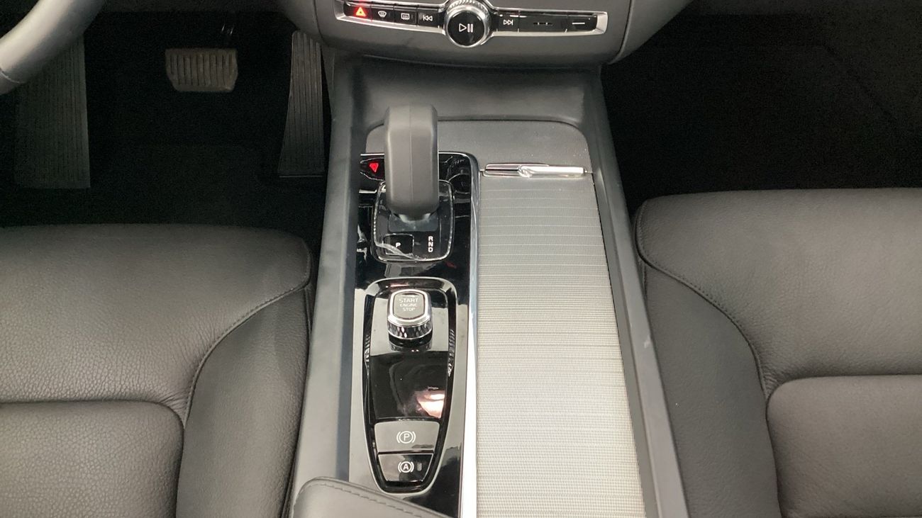 فولفو XC 60 B5 CORE AT | شامل الضمان | 0 ﺪﻔﻋﺓ ﺃﻮﻟﻯ