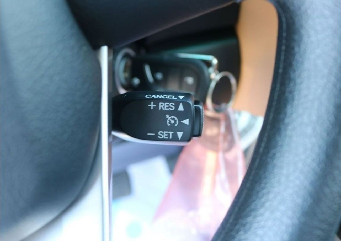 Toyota Fortuner Toyota Fortuner 2.7L PETROL 4X4 | AUTO REAR A/C | AUTO CLIMATE CONTROL | 2024