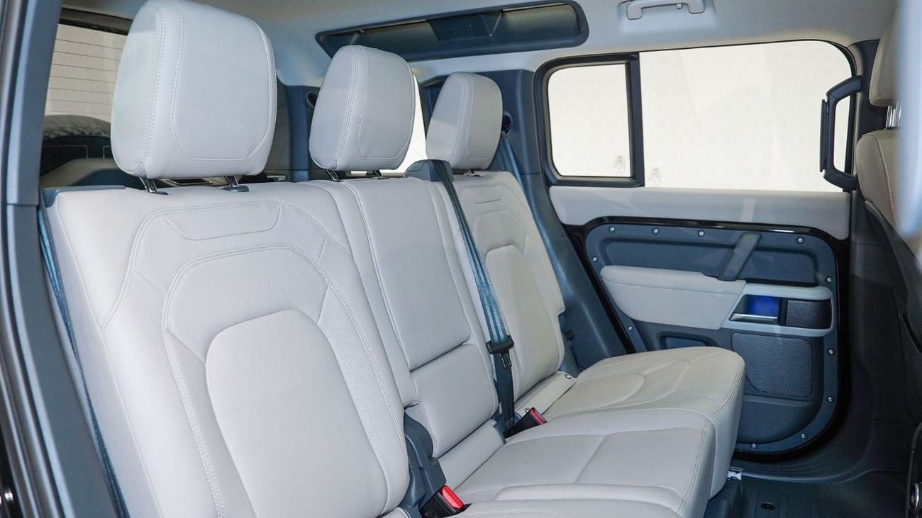 لاند روفر ديفندر 110 SE P300 2.0L