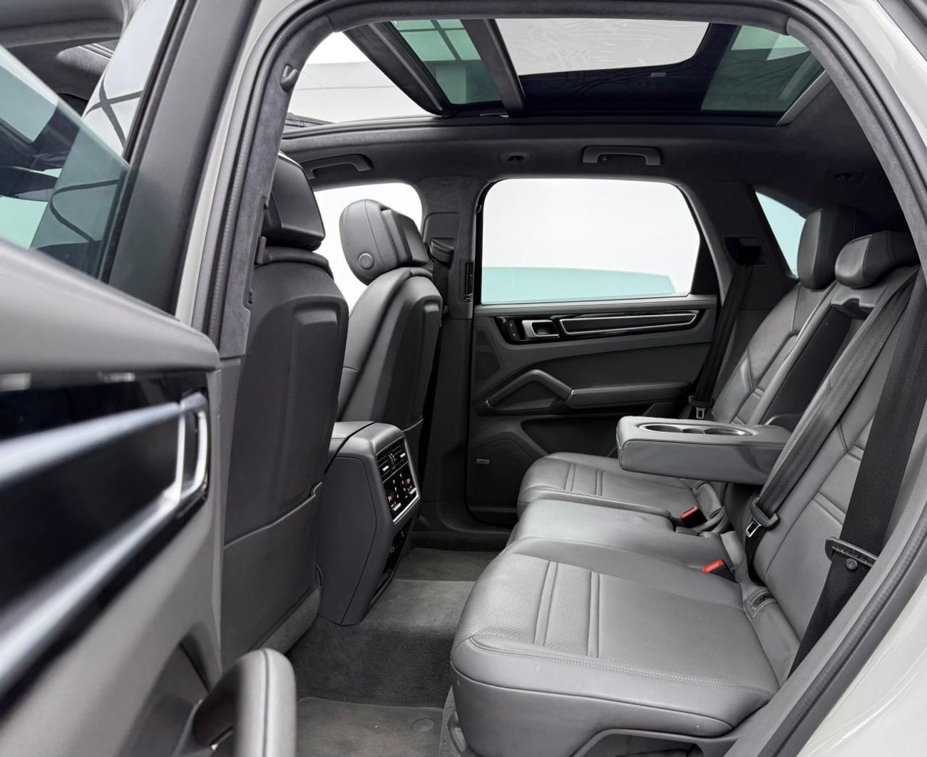 Porsche Cayenne GTS 4.0L (460 HP) 2022 Porsche Cayenne GTS, 2 Years Warranty, Full Service History, GCC