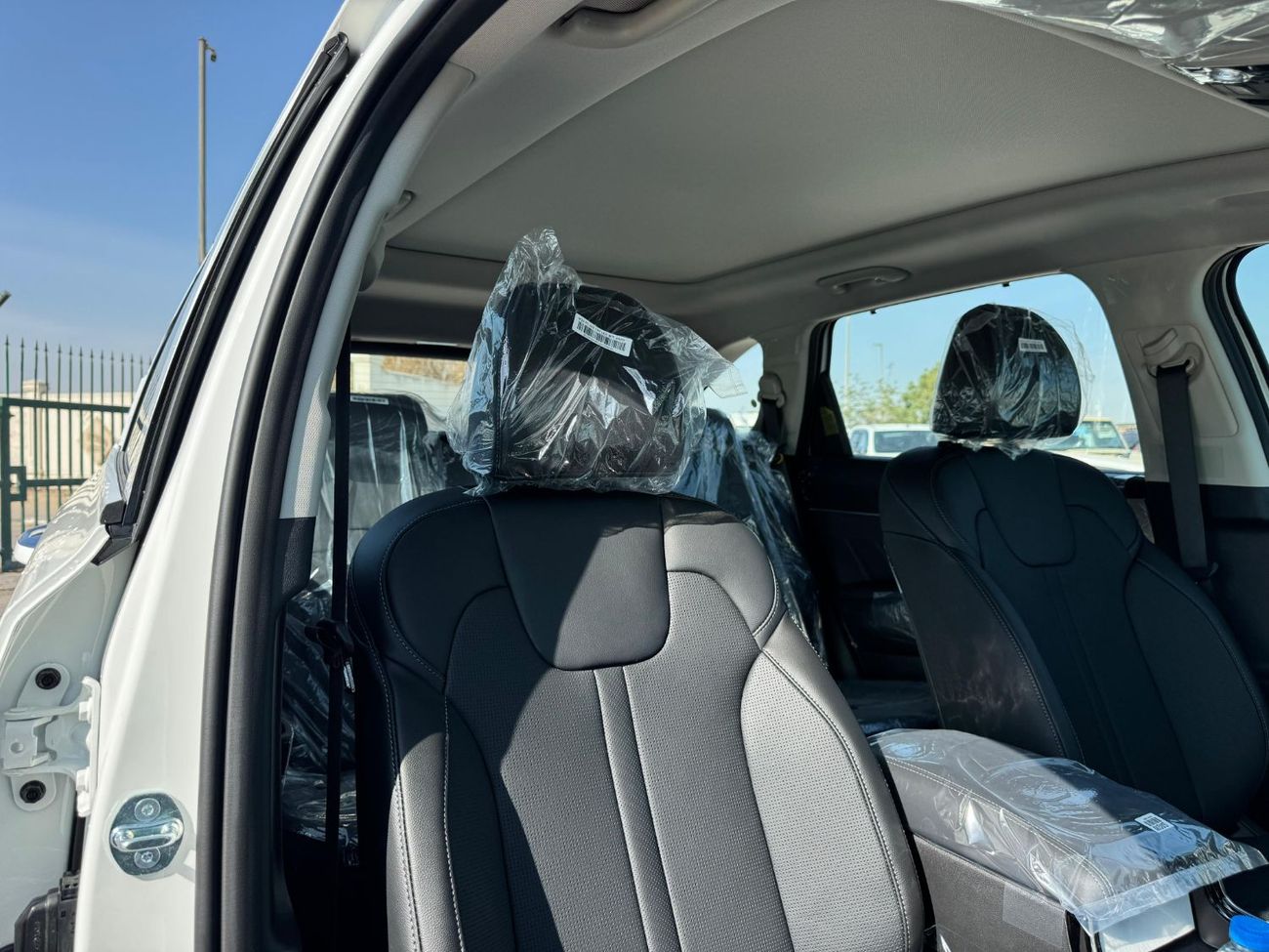 كيا سورينتو EX Prestige 2.5L Petrol 4WD 2026 Model Export ONLY @ 129,500 AED