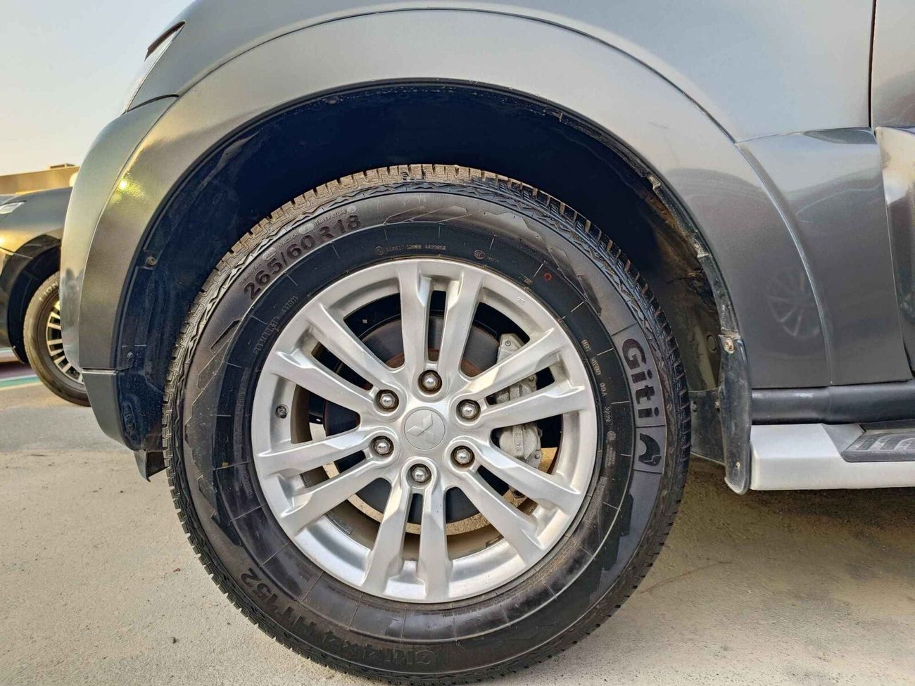 Mitsubishi Pajero GLS/ 3.8 V6 4WD/  SUNROOF/ LEATHER ELECTRIC  SEATS/  DIFFLOCK/ FULL OPTION / LOT#17287