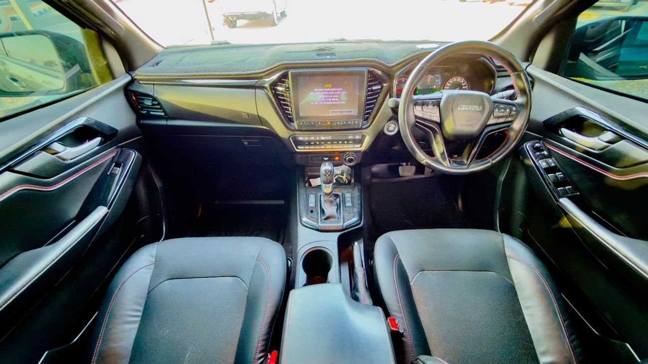 إيسوزو D ماكس X-TERRAIN | HEAVY OFF-ROAD FRONT BUMPER | PUSH START | REAR VIEW CAMERA | AT | 3.0L DIESEL | POWER S