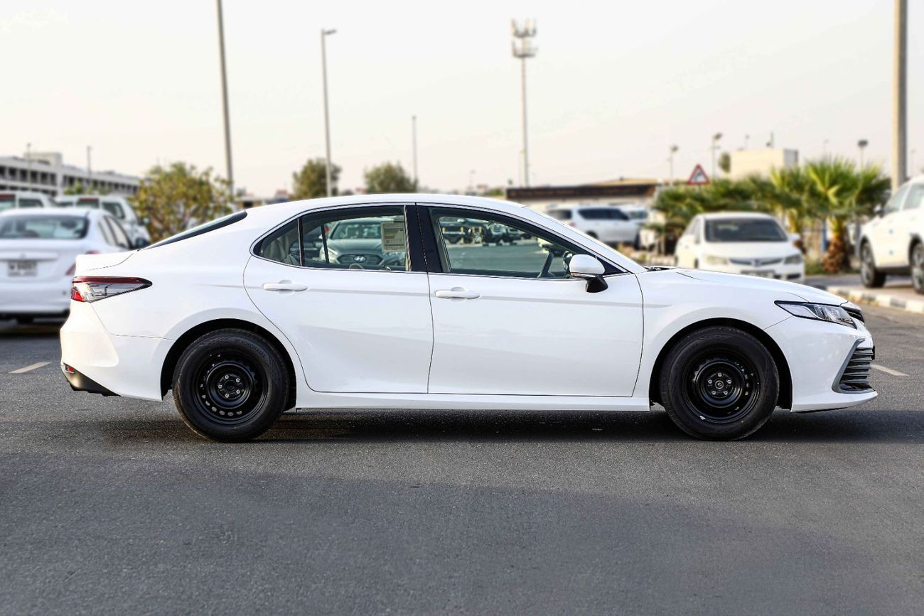 تويوتا كامري تويوتا كامري 2023 2.5 LE - أبيض بلاتيني لؤلؤي من الداخل بيج