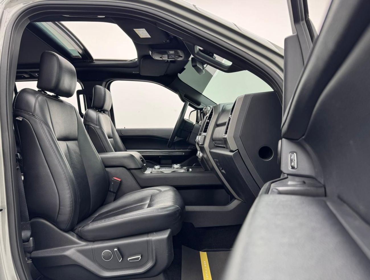 Ford Expedition 2019 Ford Expedition XLT, Ford Service History, 2027 Ford Warranty and Service Pack, GCC