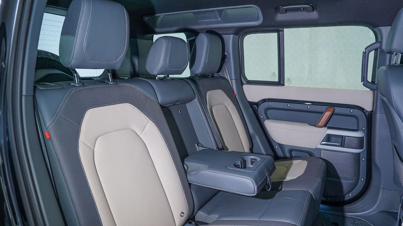 Land Rover Defender 110 X-Dynamic SE P400 3.0L | AED 4,987 PM | Warranty August 2028 | GCC