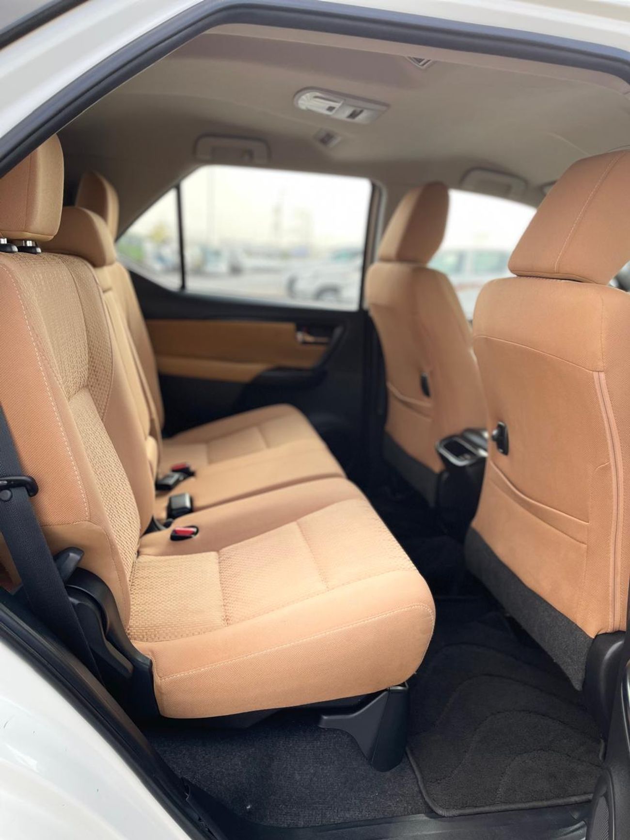 Toyota Fortuner Toyota Fortuner 2019 white colour Petro engine 2.7 3x4 Gcc specs fully automatic LHD Gulf specs