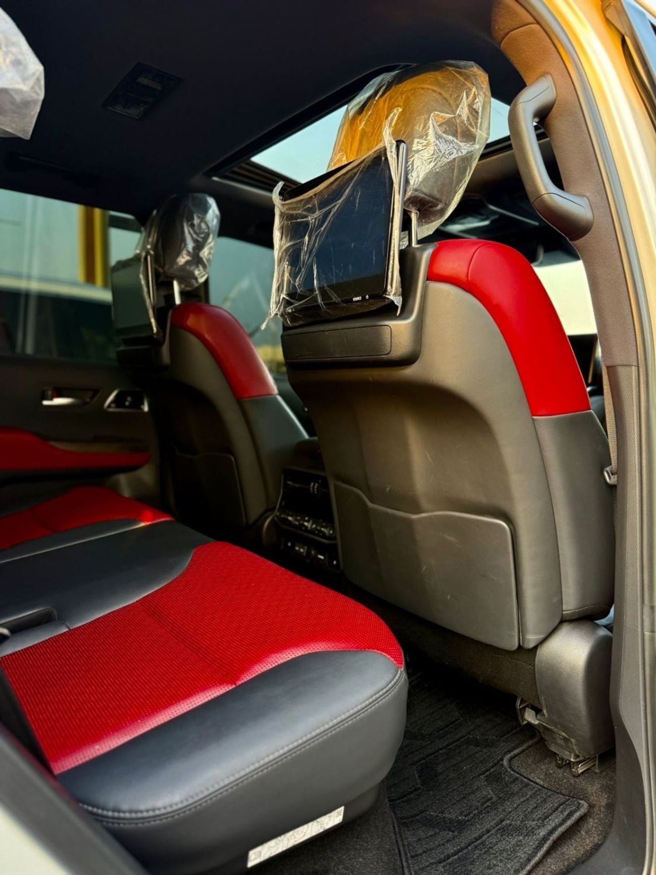 Toyota Land Cruiser VXR Toyota Landcruiser VXR Model 2024 Twin Turbo White Inside Red Interior Full Option petrol