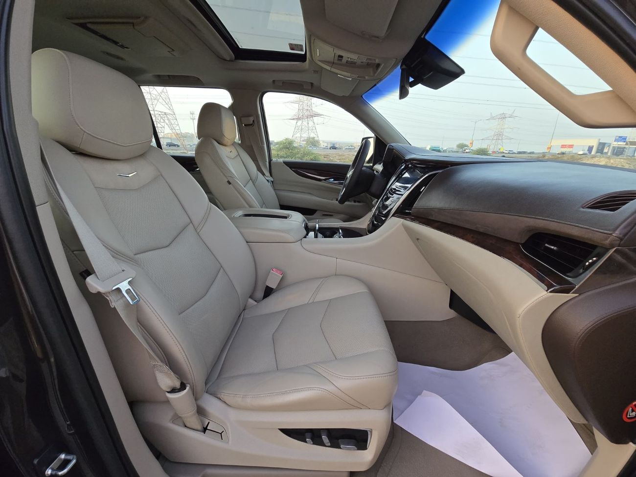 Cadillac Escalade Premium 6.2L CADILLAC ESCALADE 2015 GCC FULL OPITION // PERFECT CONDITION