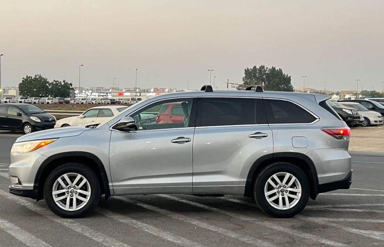 Toyota Highlander 2016 Toyota Highlander MidOption -3.5L - V6 - Rear  Camera - AWD 4x4 - Leather Seat -  7 seater