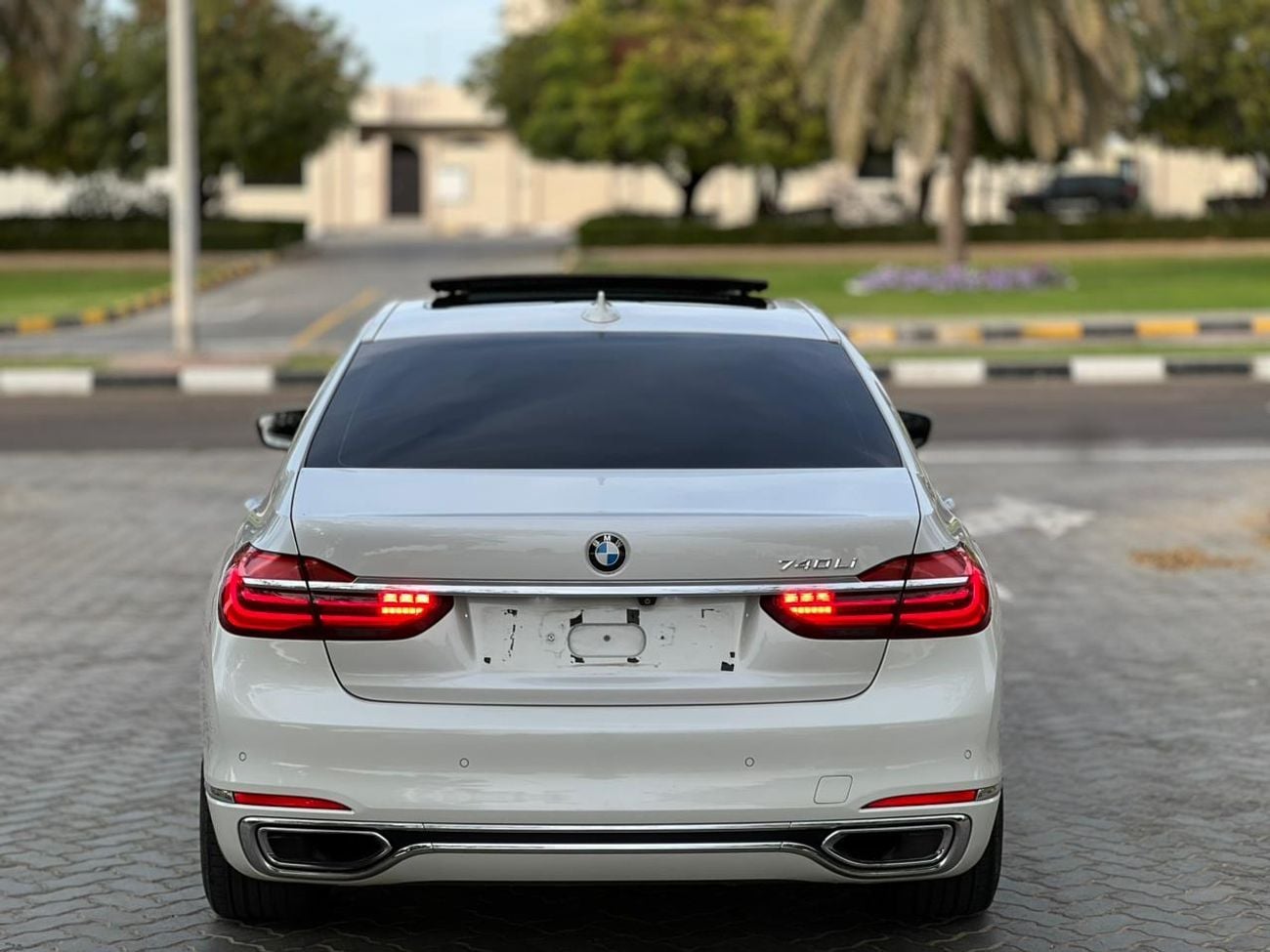 بي أم دبليو 740Li EXCLUSIVE Executive 3.0L (322 HP)