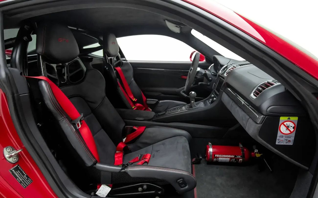 Porsche Cayman GT4 - GCC Spec