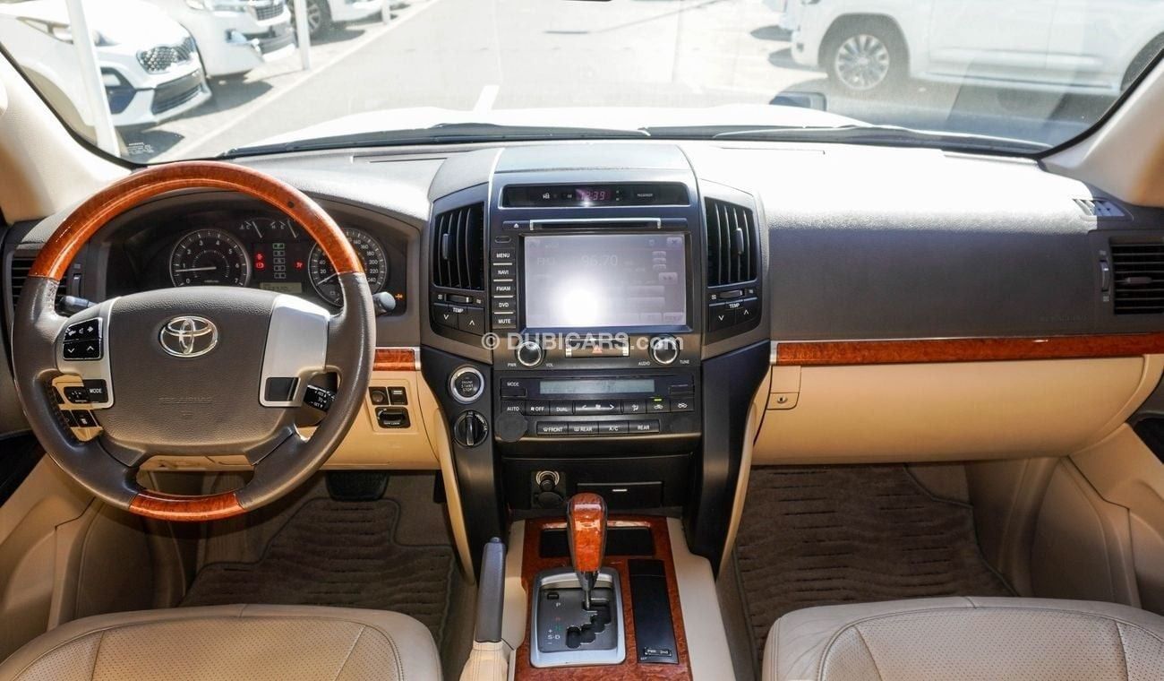 Toyota Land Cruiser GXR V8