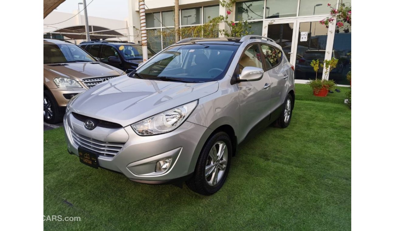 Hyundai Tucson GCC no1 fully loaded with options do not need any expenses