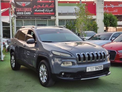 Jeep Cherokee Jeep Cherokee Latitude Plus 2018 Gray 2.4L two keys