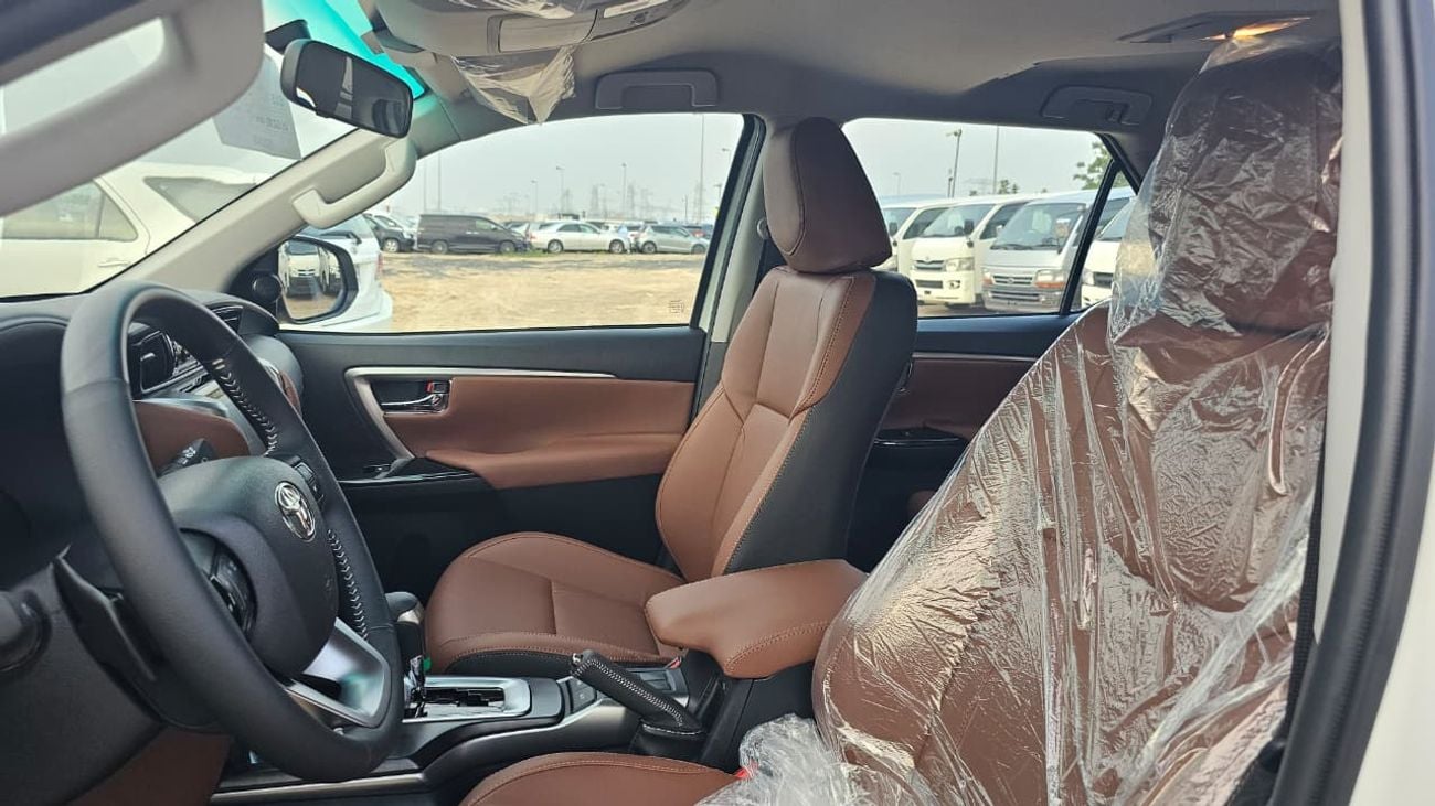 Toyota Fortuner 4.0 GXR V6 2026MODEL WHITE INSIDE BURGUNDY