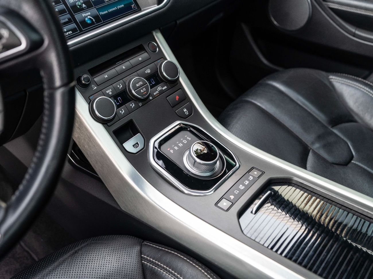 لاند روفر رانج روفر إيفوك Dynamic Plus 2.0L (5 Door)