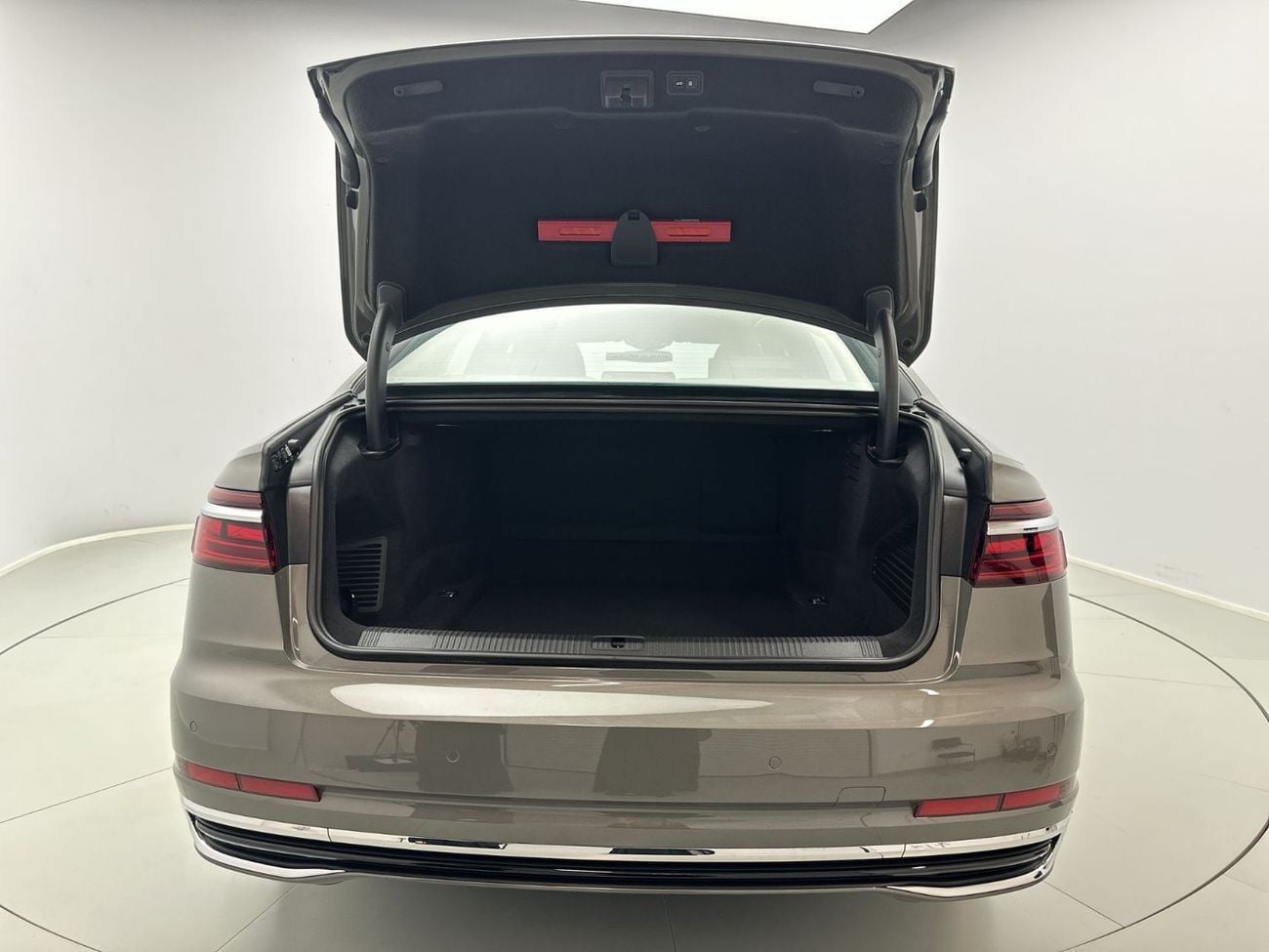 Audi A8 55 TFSI LWB quattro 340hp Luxury (Ref# 08308)