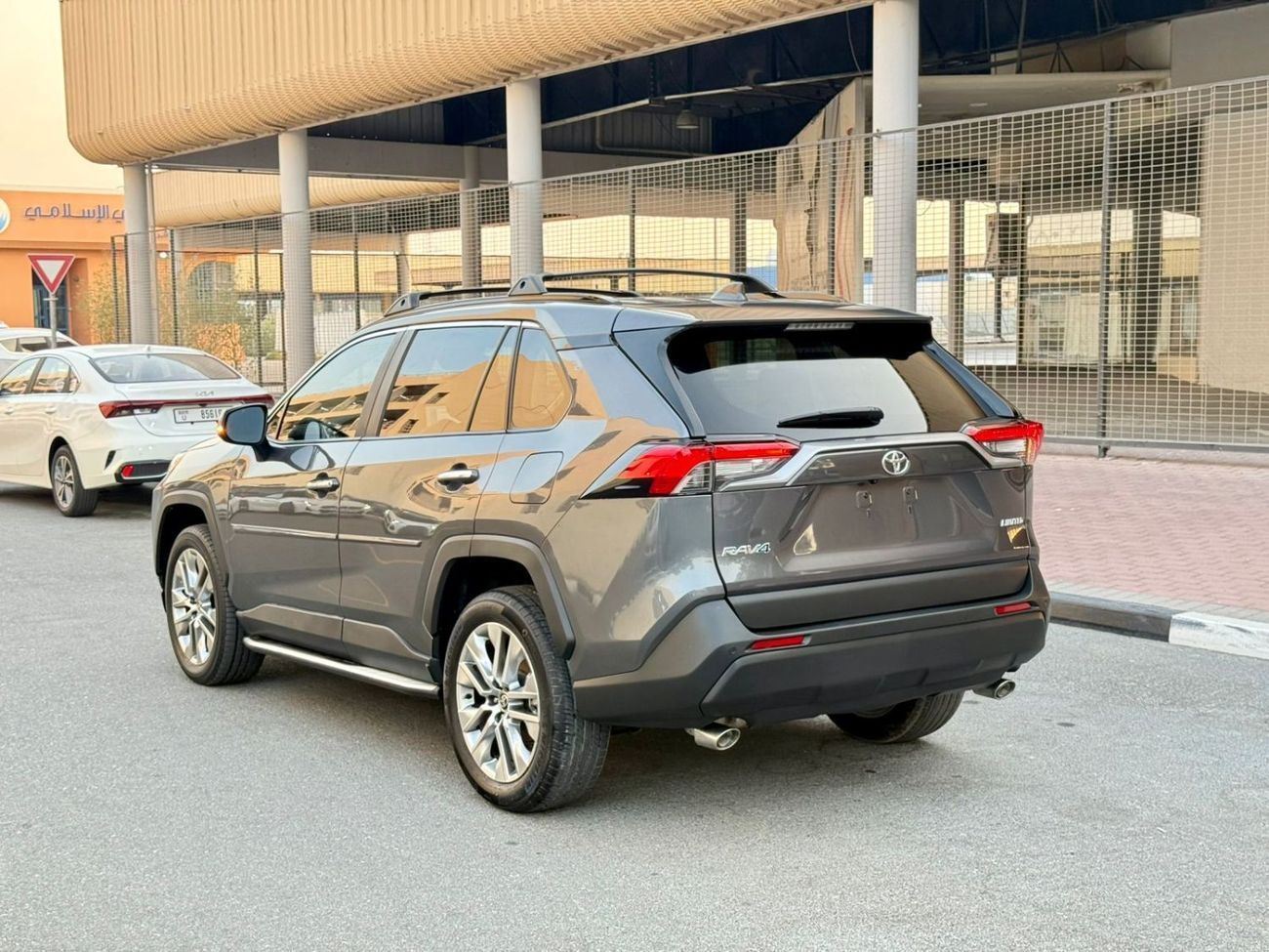 تويوتا راف ٤ TOYOTA RAV4 LIMITED | BIG SCREEN WITH NEW SPEED METAR | FULL OPTION