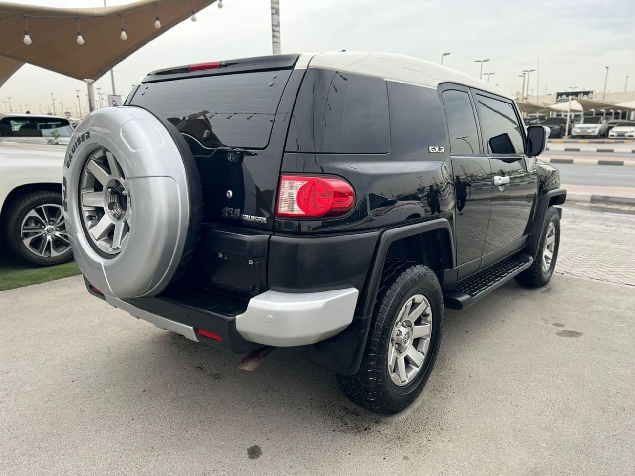 Toyota FJ Cruiser TOYOTA FJ CRUISERE 2017 Std 4.0L (270 HP)/V6