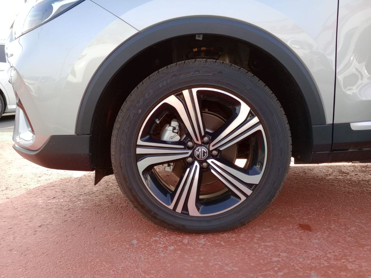 MG ZS MG ZS 2025  luxury 1.5L Petrol SUV FWD silver  color