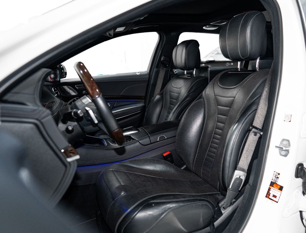 Mercedes Maybach S560 Maybach 2019 S560 MAYBACH | EXTENDED WHEELBASE | FULL OPTIONS | EXCELLENT CONDITION |