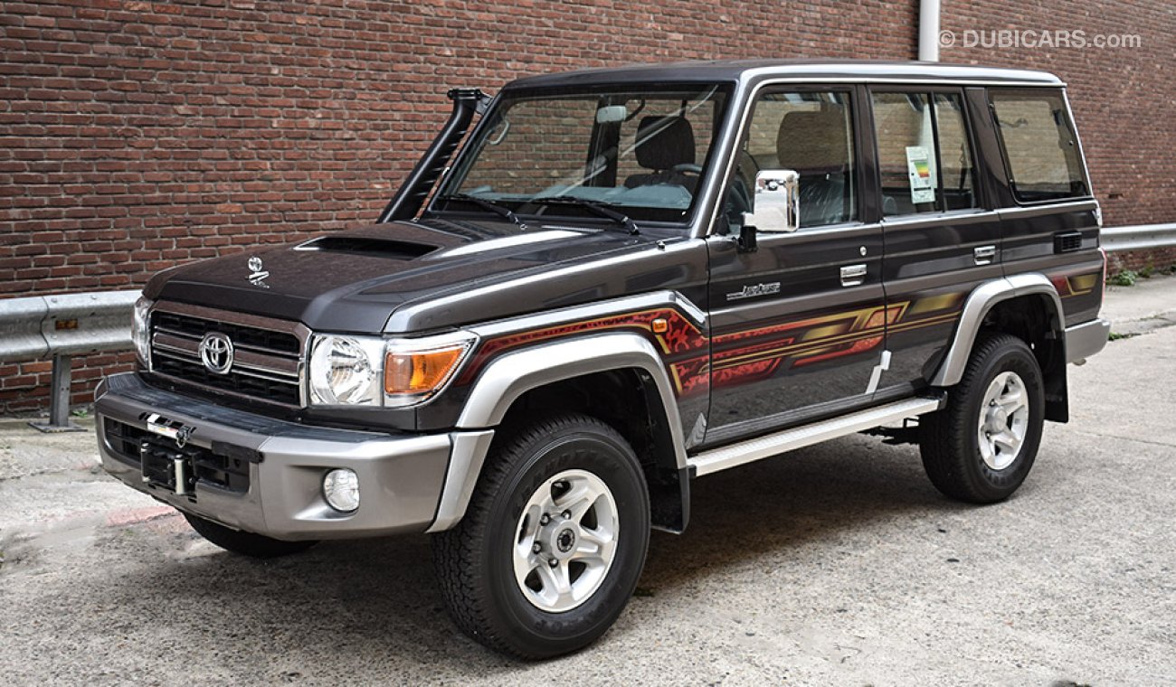 Toyota Land Cruiser Hard Top (76) 4.5 T-Diesel, 6 seats with rear difflock, winch