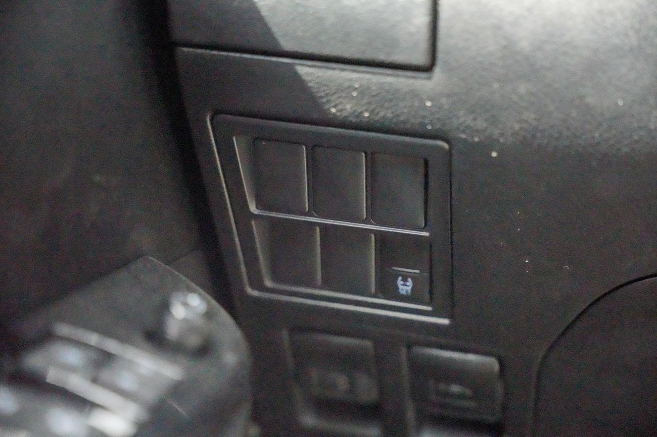 تويوتا هيلوكس GLX 2.7L Double Cab Utility 4WD M/T