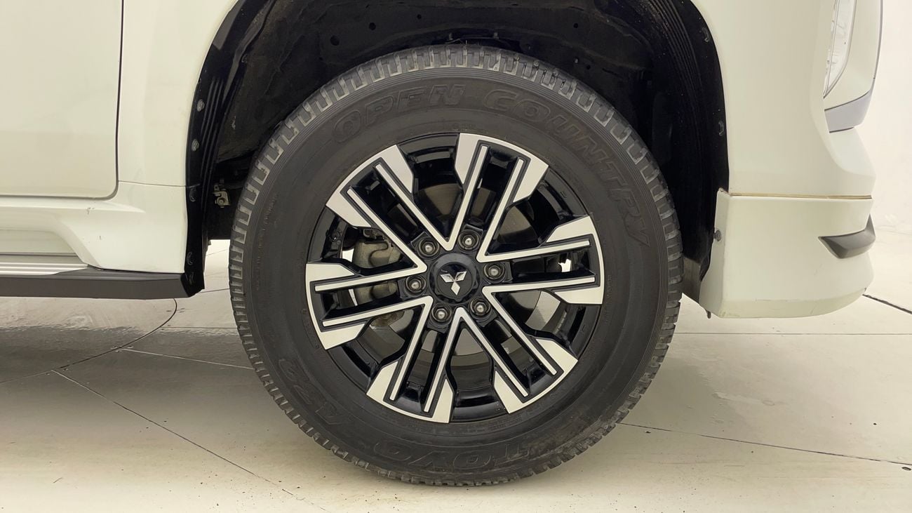 ميتسوبيشي مونتيرو سبورت GLS MIDLINE 3 | بدون دفعة مقدمة | اختبار القيادة في المنزل