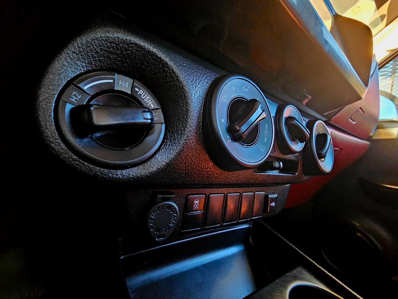 Toyota Hilux PATROL/ AUTO GEAR 4WD/ AUTO WINDOWS/ ADVENTURE BODY/ LOW MILEAGE