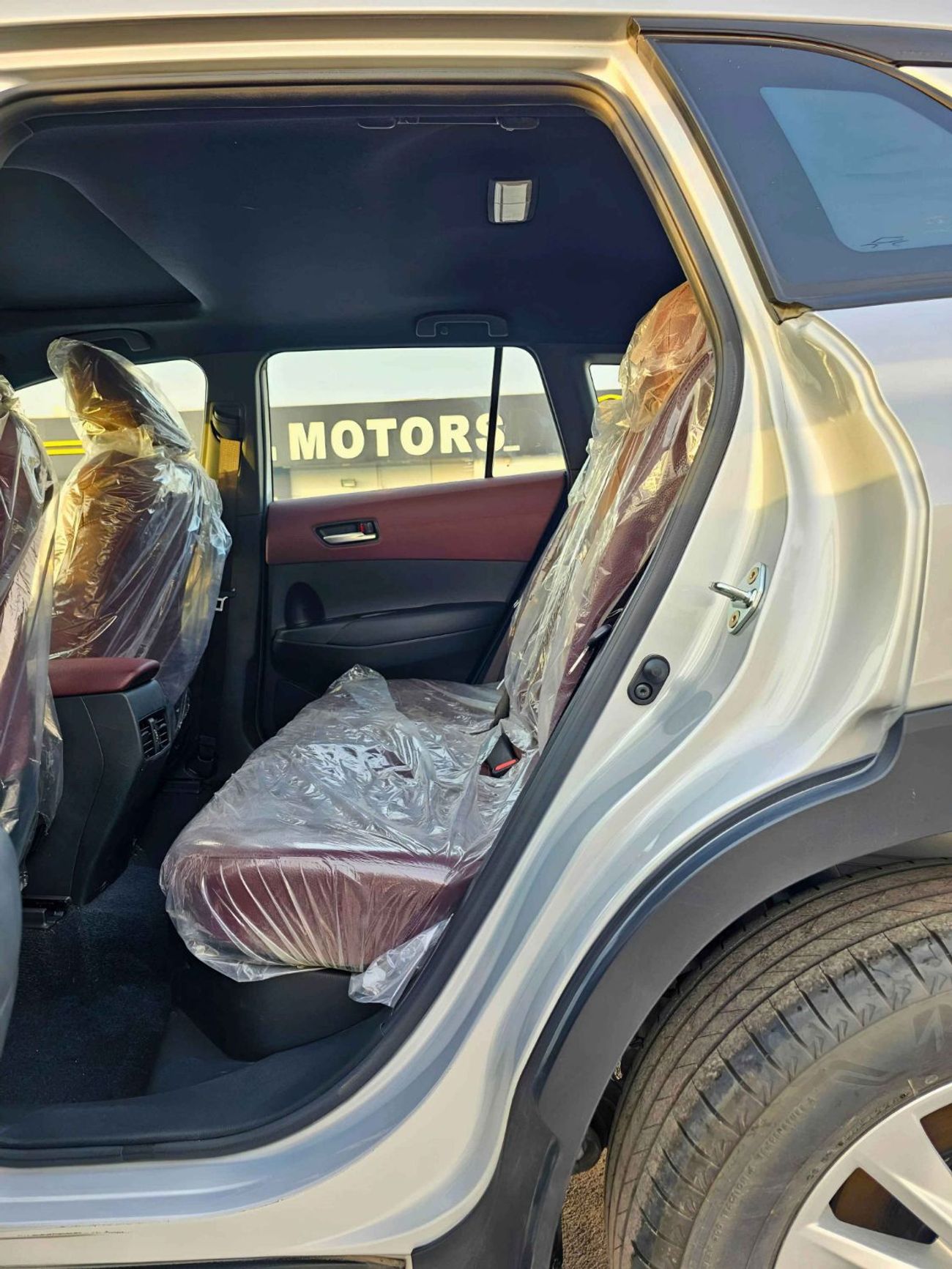 تويوتا كورولا كروس HYBRID /1.8L A/T / FULL OPTION / SUNROOF, LEATHER/ 17" ALLOY WHEELS/CODE#XLE