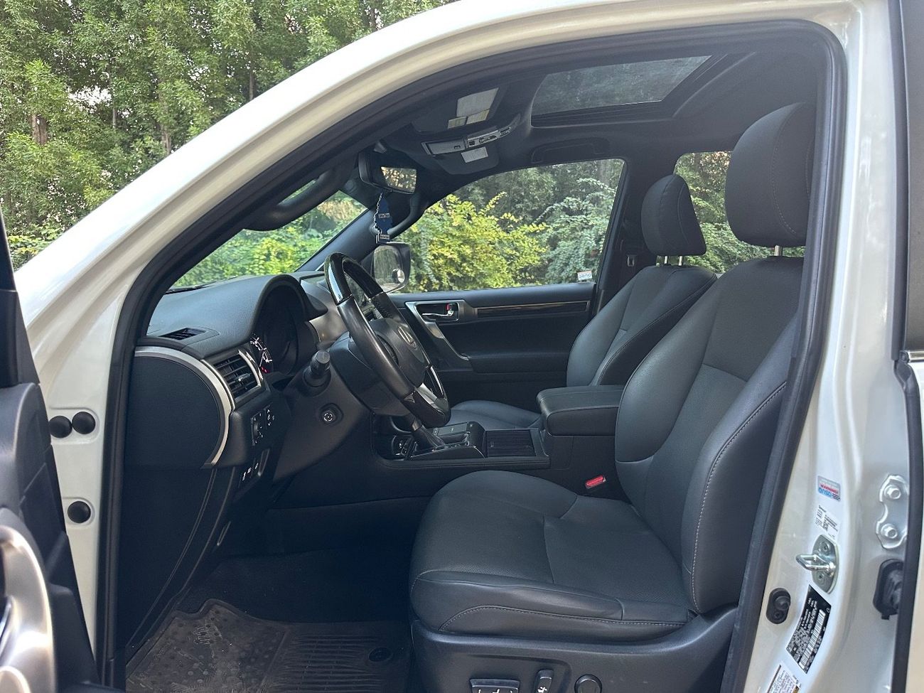 Lexus GX460 Premium 4.6L V8 | 301 HP | 2023 | VIP 6-Seater | Full Service History | Excellent Condition | 54,000