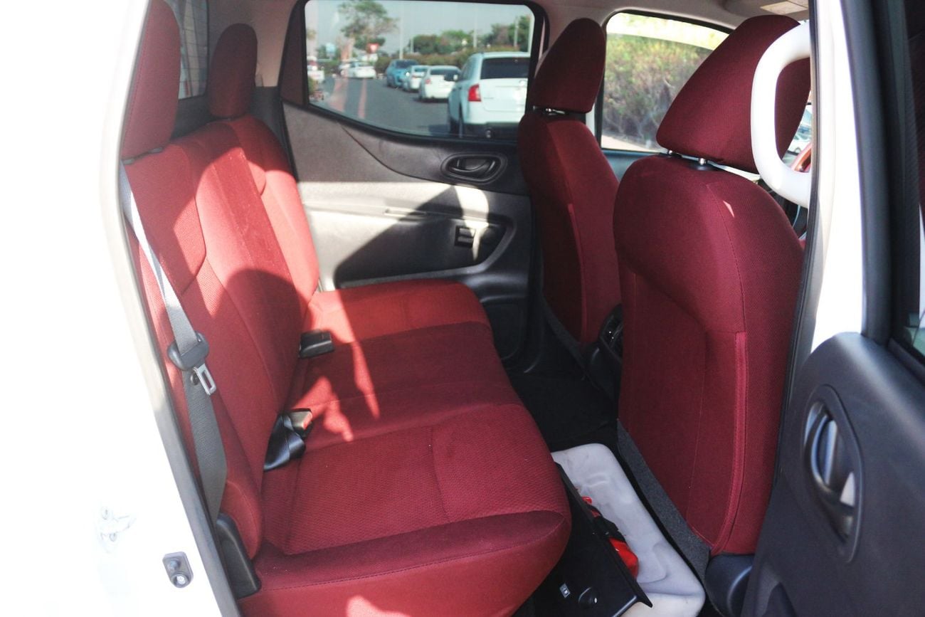Nissan Navara G 2.5L 4WD A/T NISSAN NAVARA 2019 FULL AUTOMATIC GCC 4X2