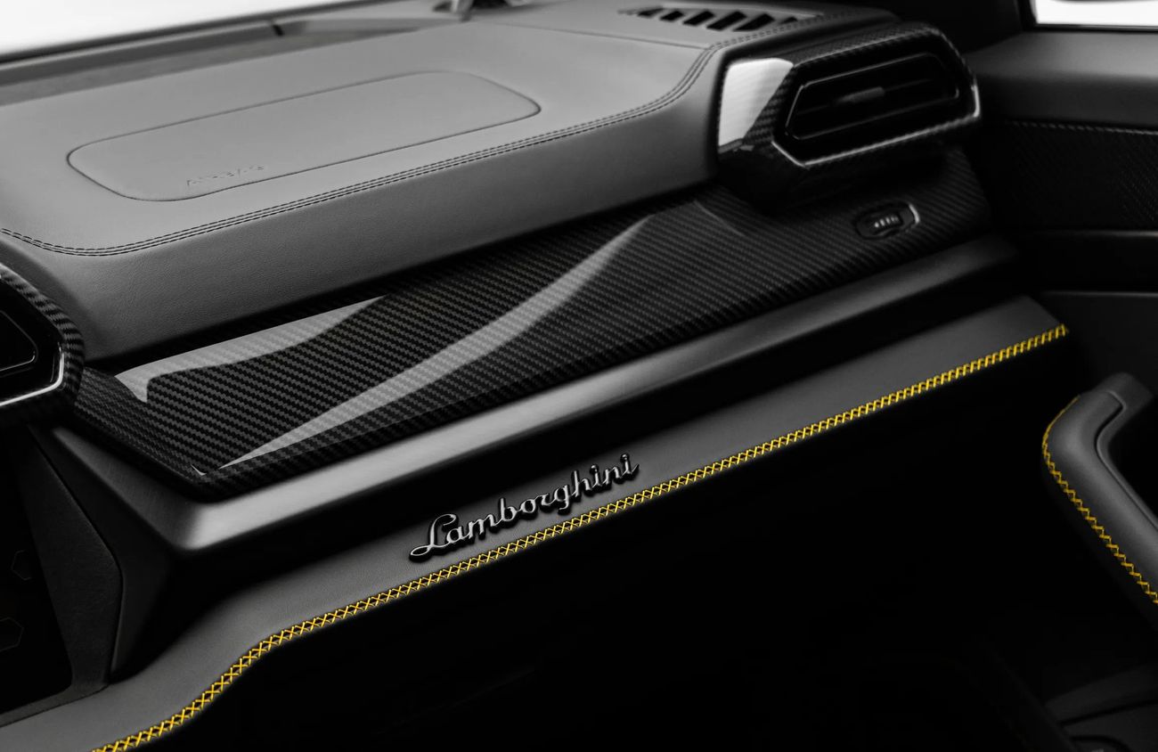 لامبورغيني اوروس 4.0L V-8 Twin-Turbocharged Engine + eMotor