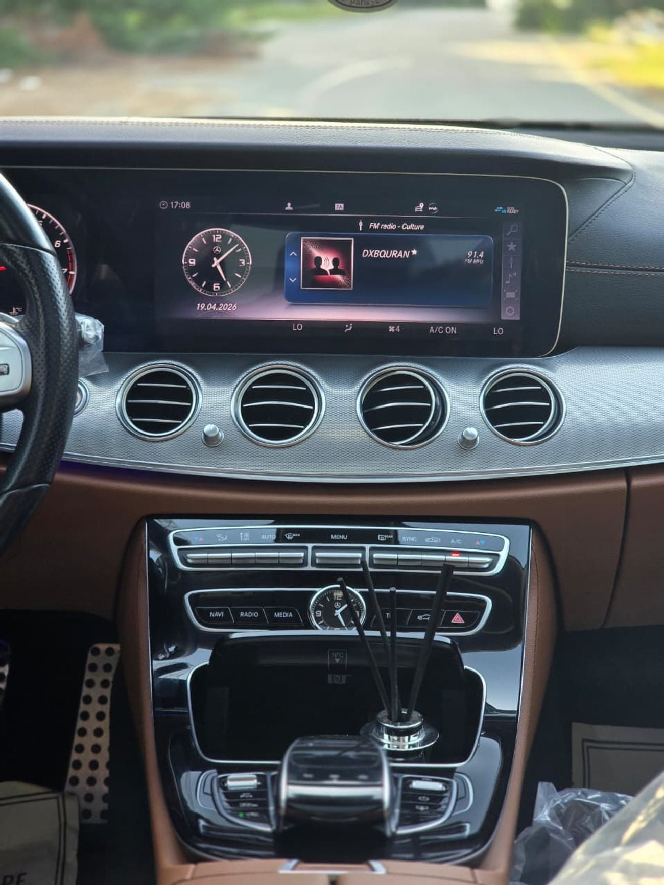 Mercedes-Benz E300 Premium + 2.0L MERCEDES E-300 2020 GCC // LOW MILEAGE // PERFECT CONDITION // FULL OPITION