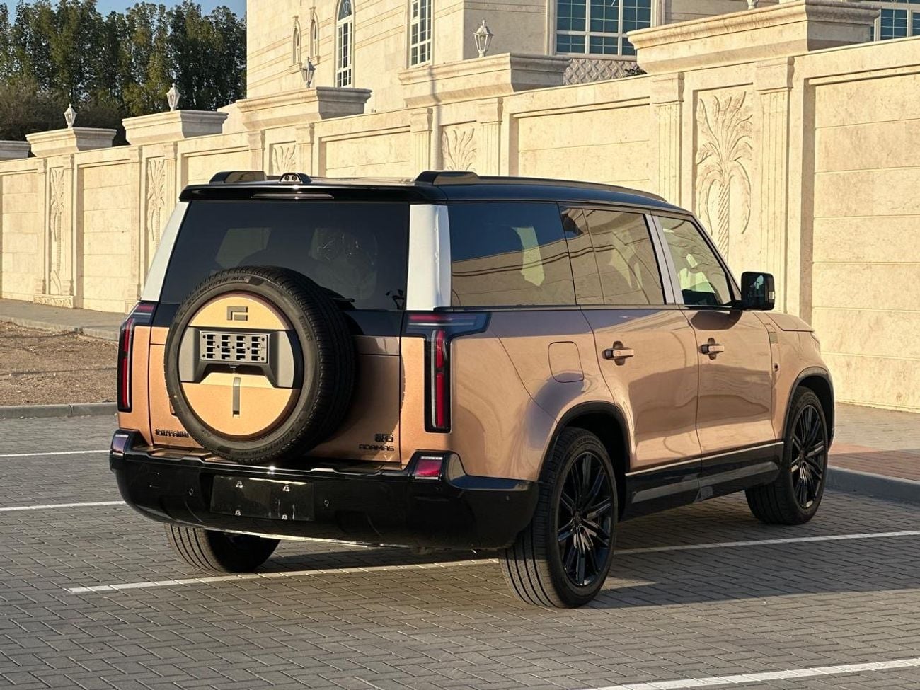 روكس أداماس