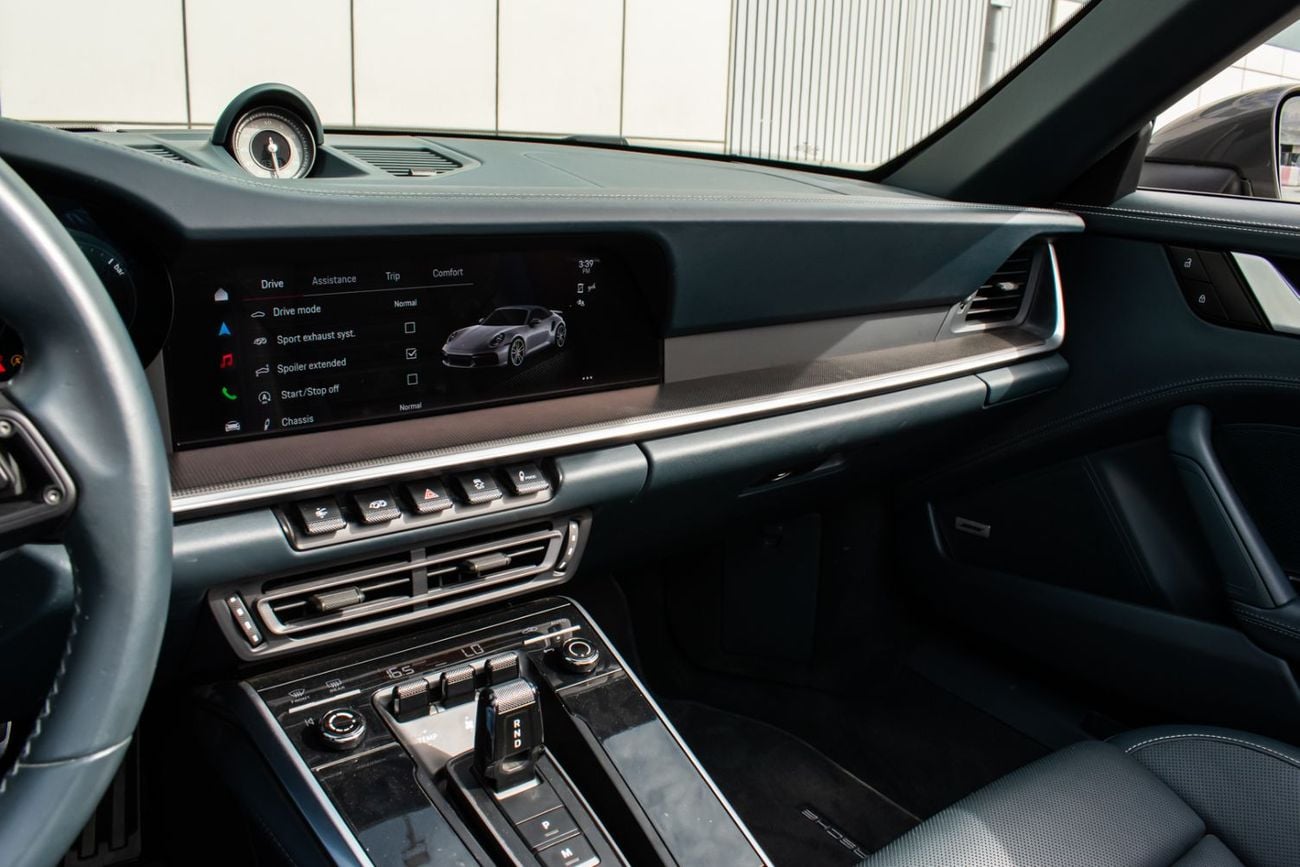 بورش 911 Turbo S 3.8L (640 HP) Convertible