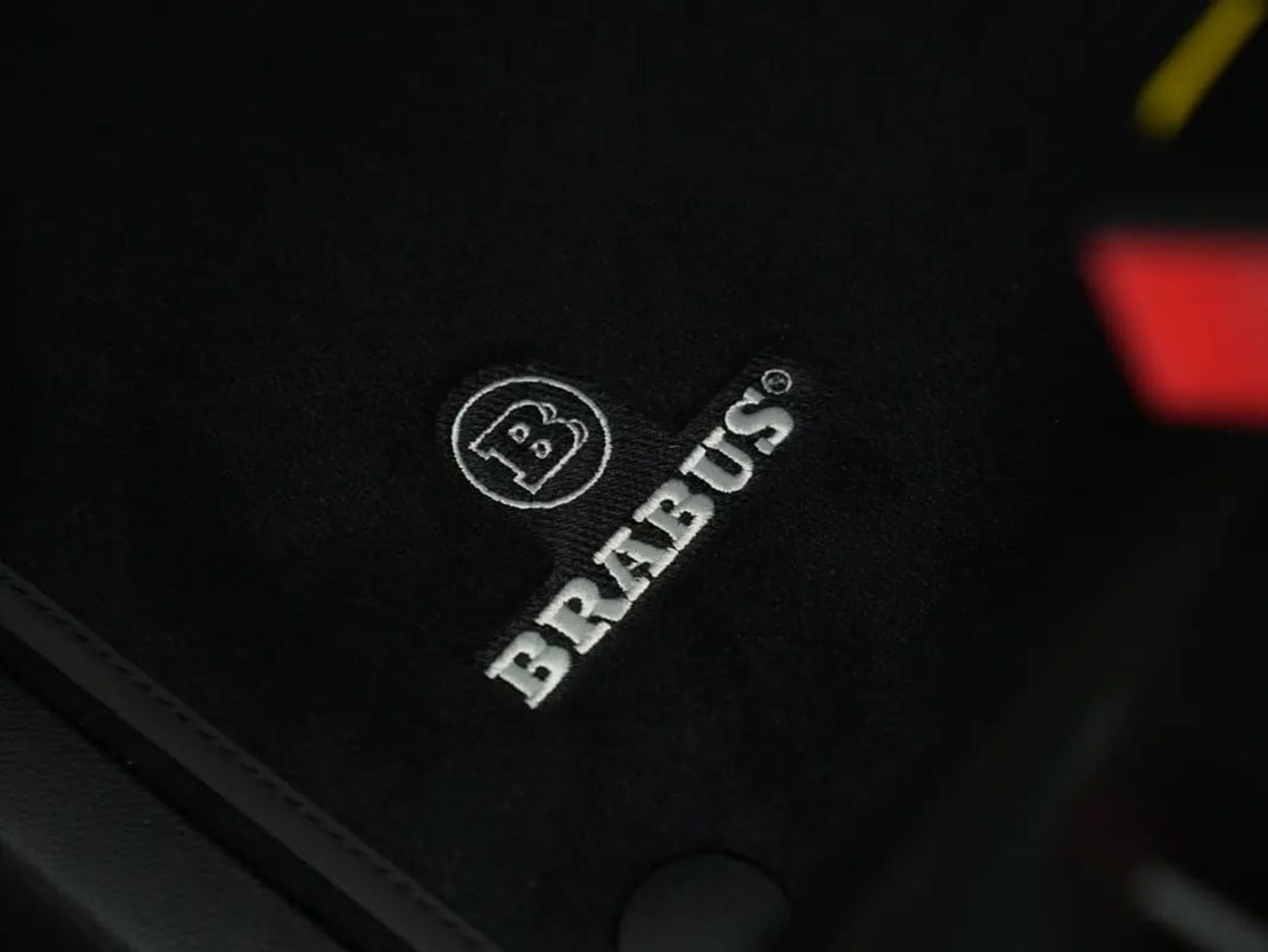 Mercedes Benz V300 AVANTGARDE BRABUS V300 EXTRA-LONG | GCC SPECS | DEALER WARRANTY
