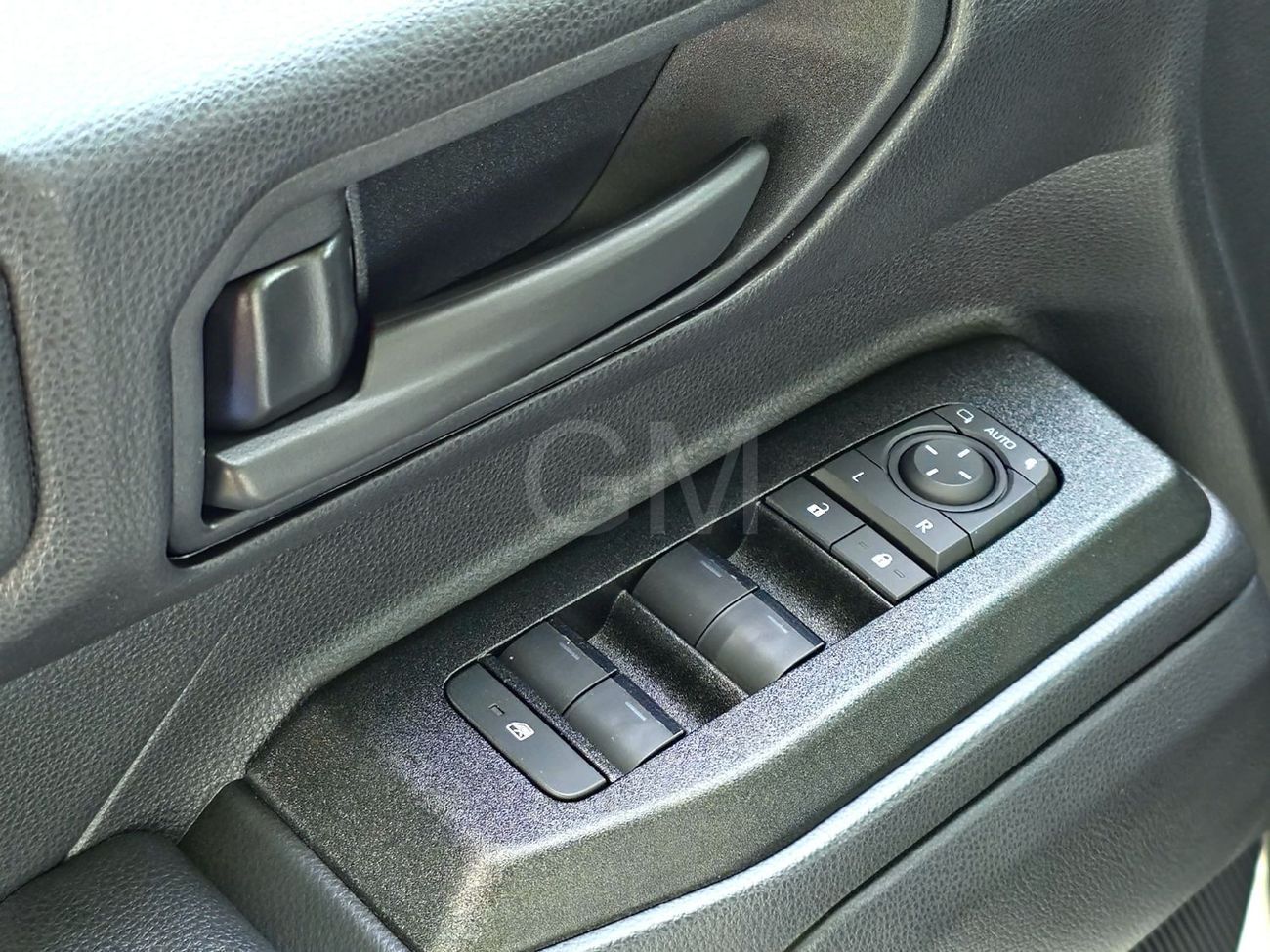 تويوتا برادو TOYOTA PRADO PETROL 2.4T - URBAN - E - FULLY BASIC - 2025 MODEL - WHITE INSIDE BLACK - OMANI