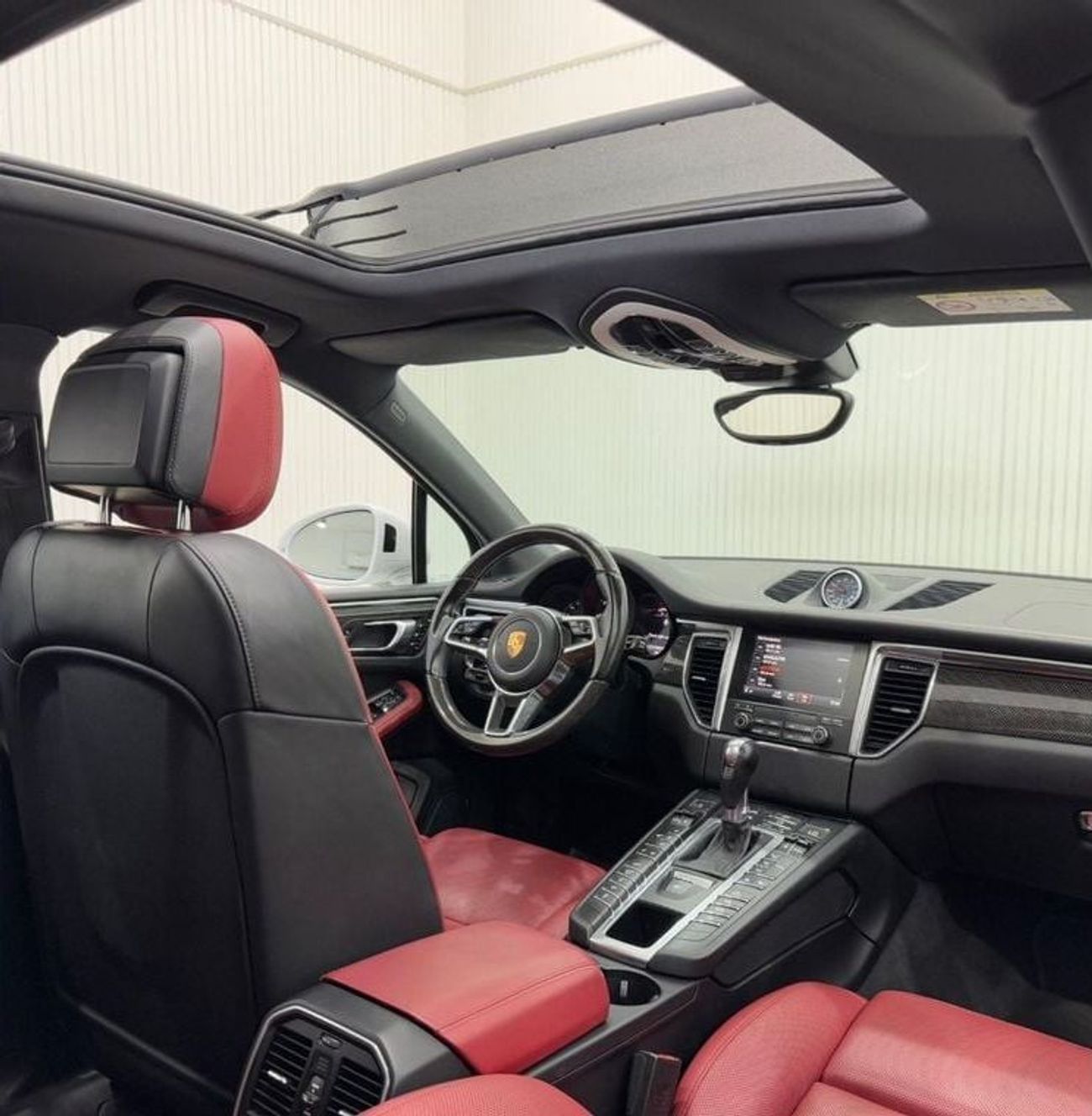 بورش ماكان GTS 3.0L (360 HP) 2017 Porsche Macan GTS, Service History, Fully Loaded, Carbon Fiber Package, GCC