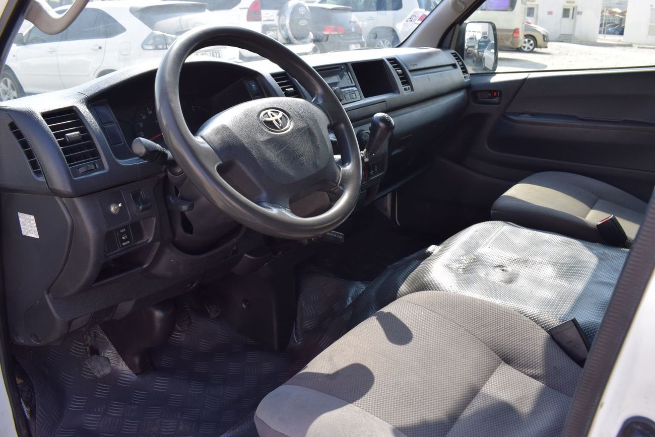 Toyota Hiace GL - High Roof LWB Toyota Hiace Highroof Bus GL, Model:2018. Only done 151000 km