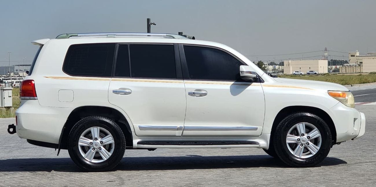 Toyota Land Cruiser GXR V8