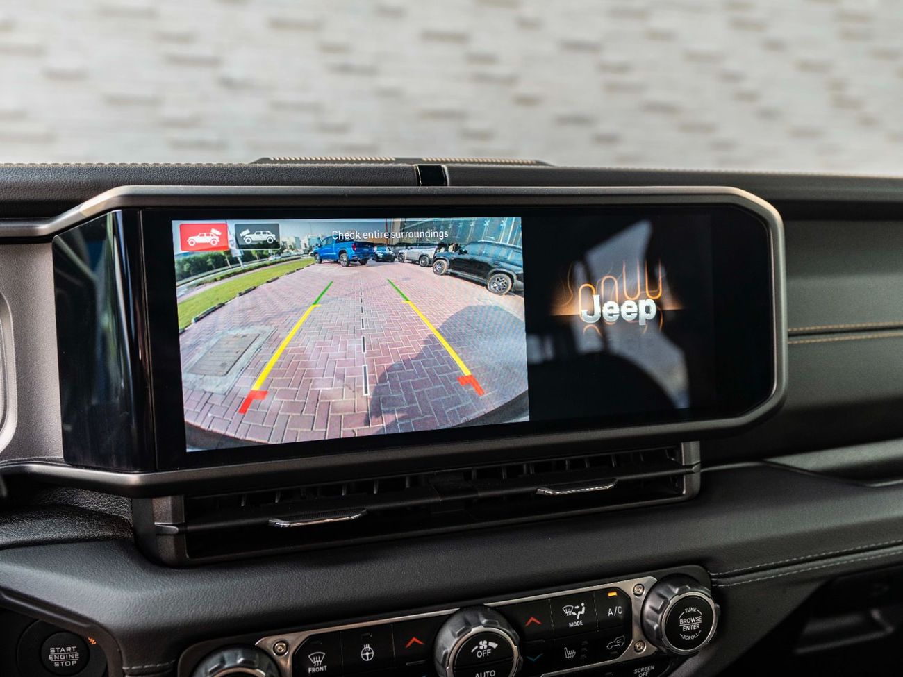 Jeep Wrangler Unlimited Sahara 2.0L A/T