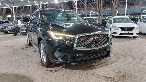Infiniti QX50 وارد نظيف جدا
