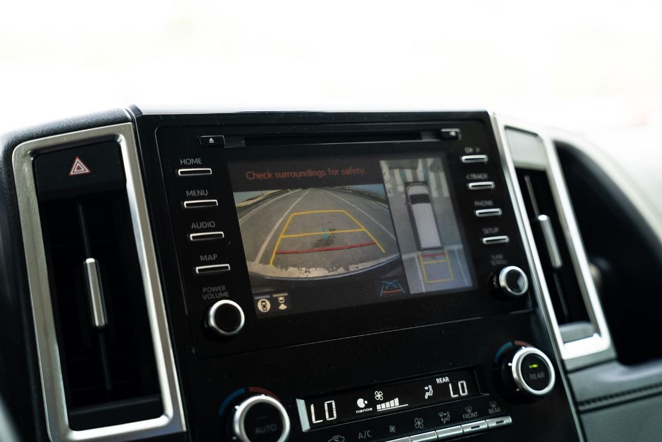 Toyota Granvia 3.5L Premium Premium 2023 3.5L V6 Full Service History GCC